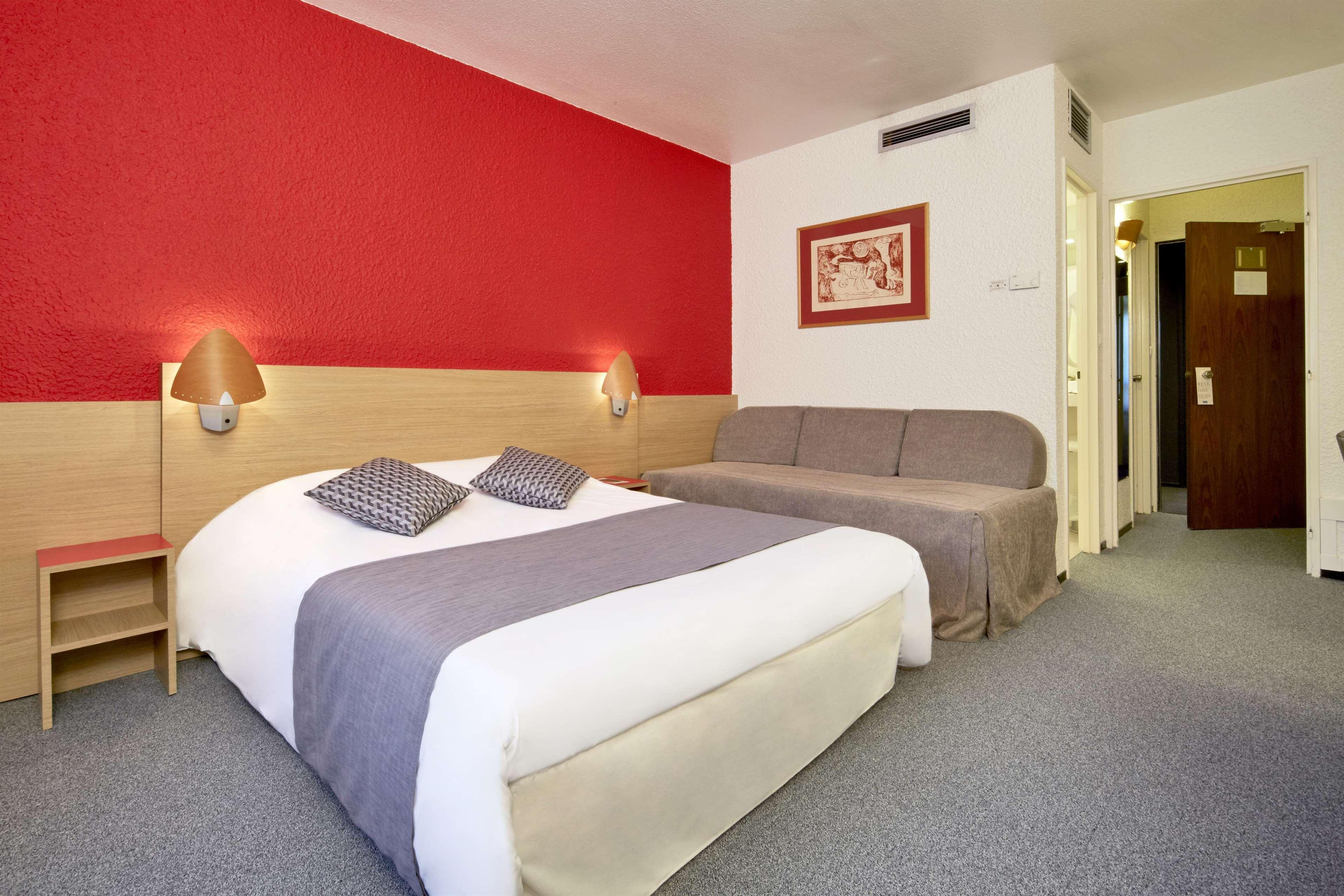 Kyriad Montchanin Le Creusot Экстерьер фото