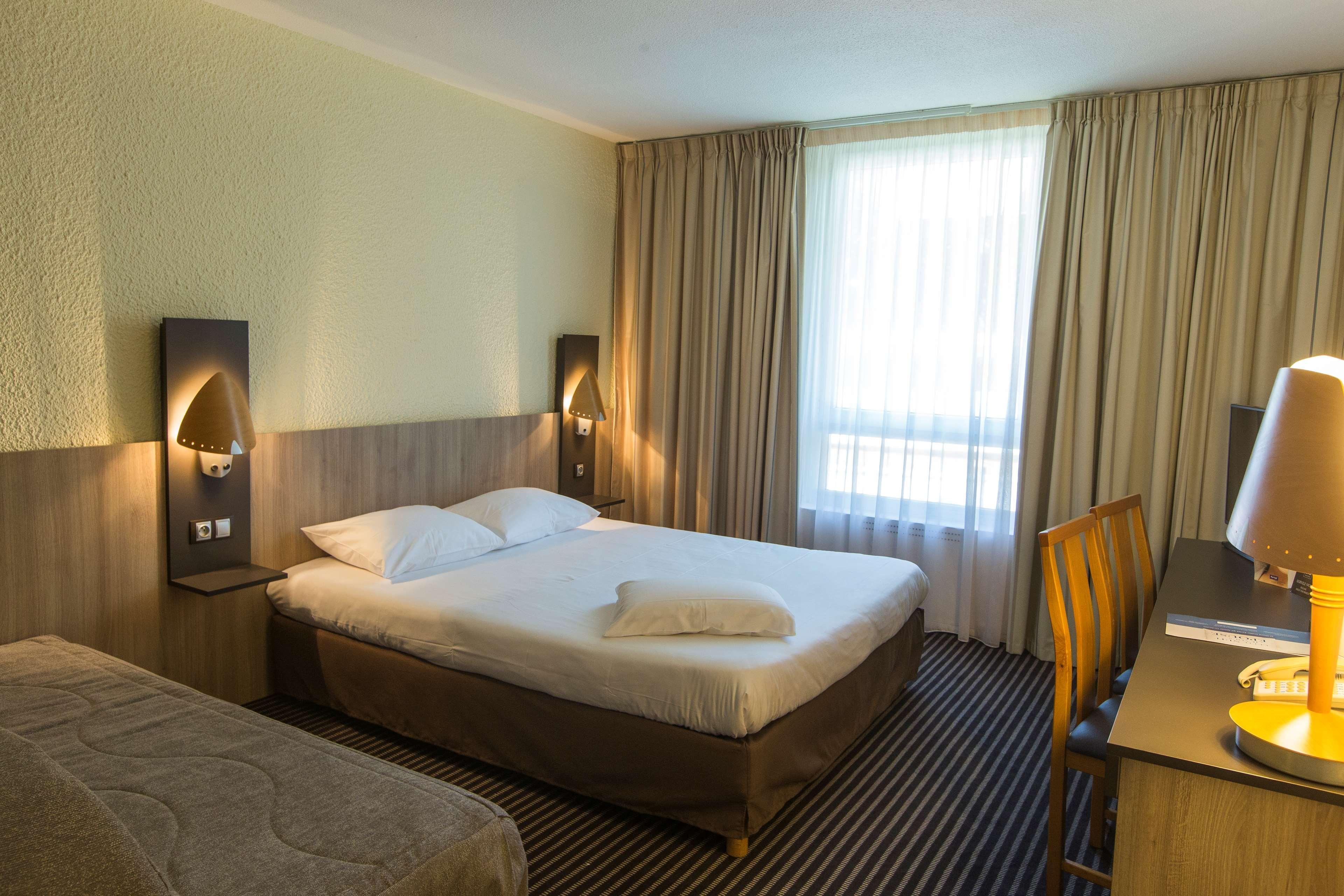 Kyriad Montchanin Le Creusot Экстерьер фото