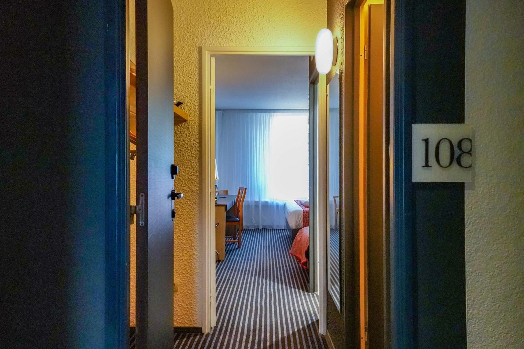 Kyriad Montchanin Le Creusot Экстерьер фото