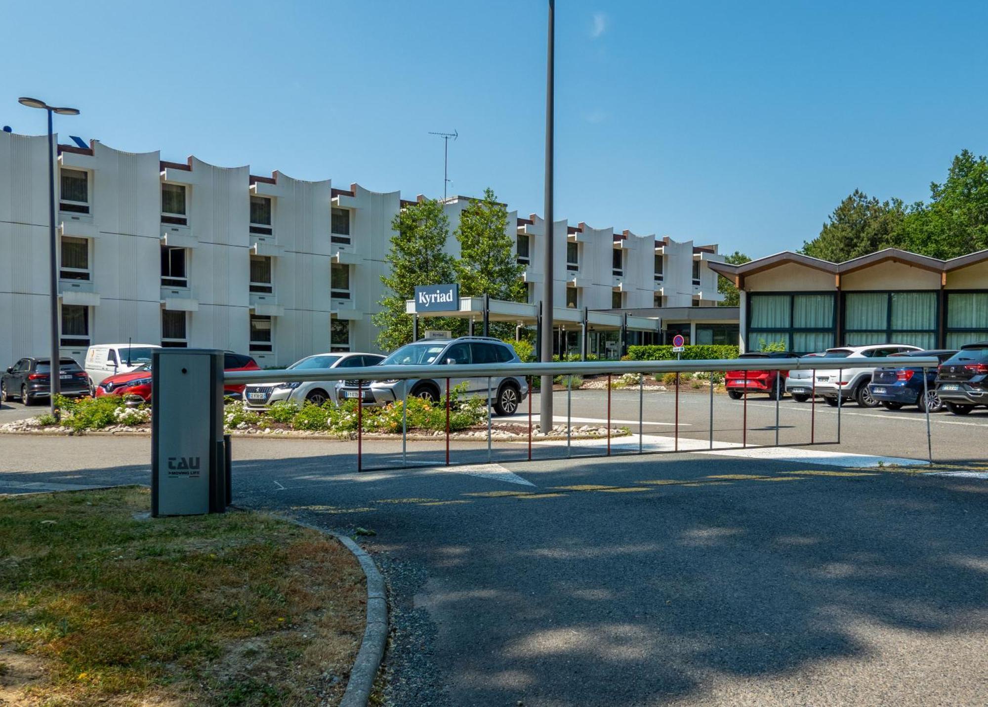 Kyriad Montchanin Le Creusot Экстерьер фото